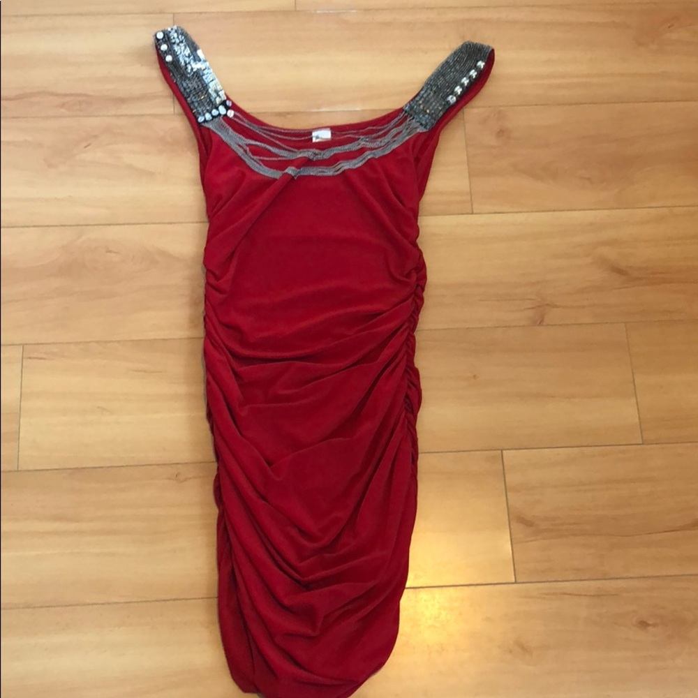🔥 Stunning Red Dress! 💋